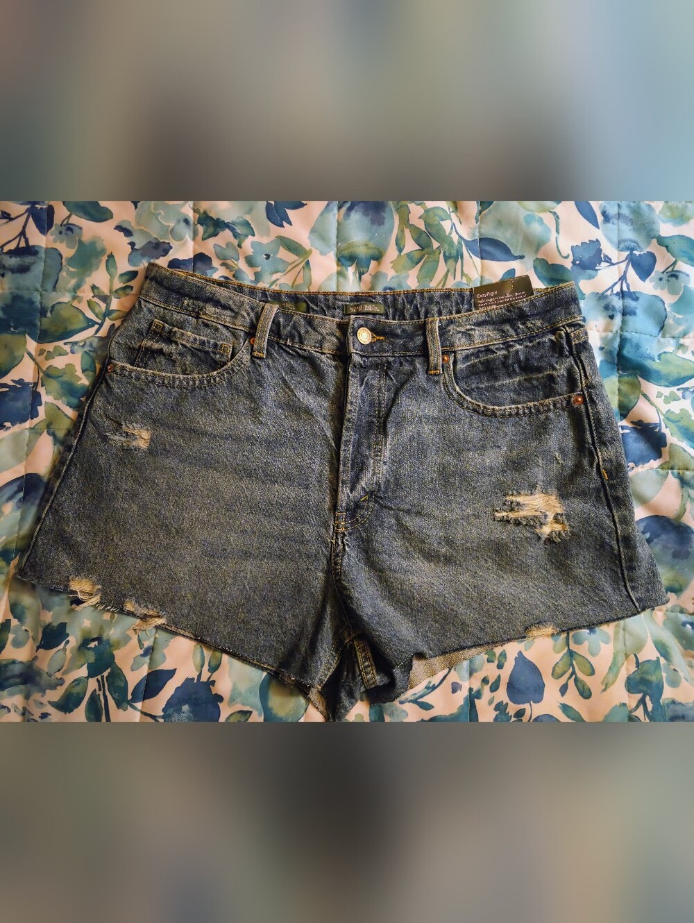 *BNWT*Wild Fable Distressed Cut-Off Denim Shorts - Size 12
